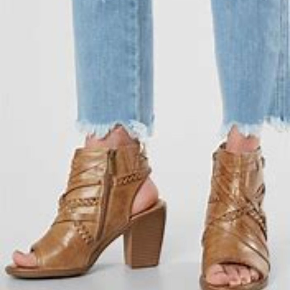 Vintage 93 "Bradyn", Color: Tan, Size 9